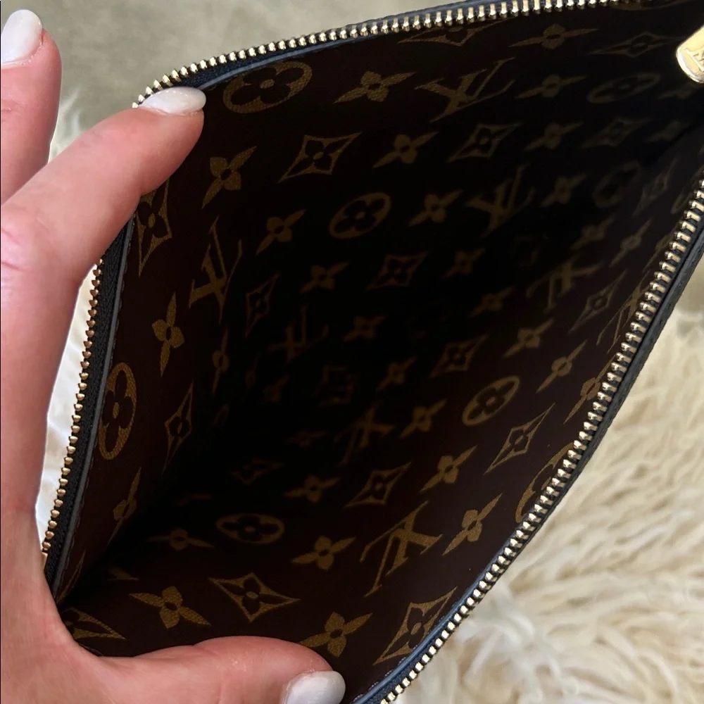 🖤 NEW! Louis Vuitton Inside Out Pouch/Wristlet